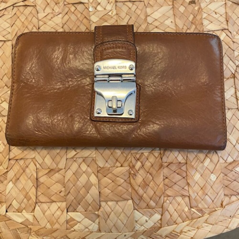 Michael Kors Continental Leather Turnlock Wallet – Brown